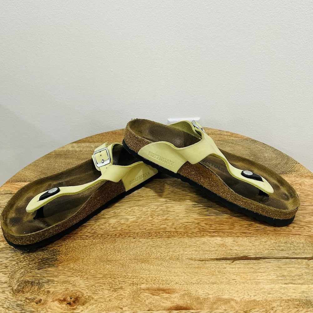 Birkenstock Gizeh Thong Sandal Women's size 39 Faded Lime Nubuck Leather 8 - 8.5